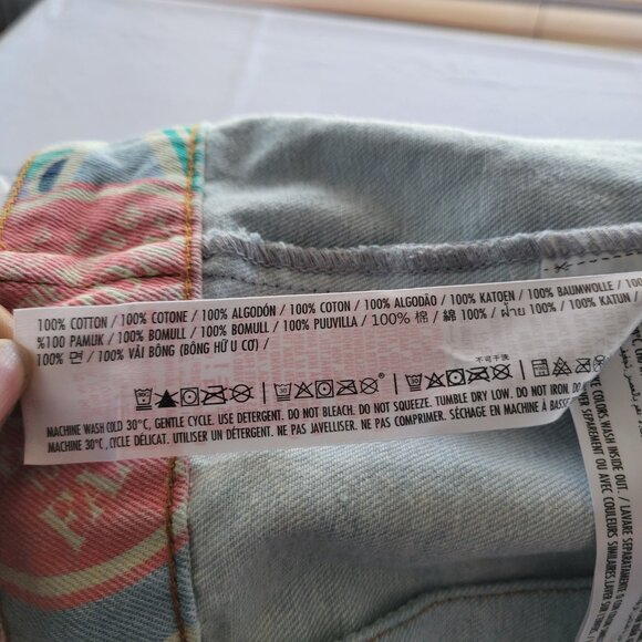 NWT - Castles of Disney Parks D23 Postage Stamps Denim Jacket (Size 2X) - Picture 13 of 16